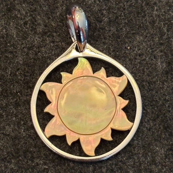 Complete set of 4 seasonal Honora mother-of-pearl pendants - Picture 6 of 11